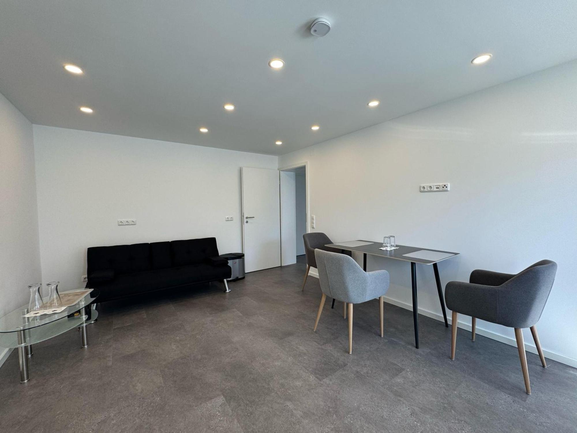 W&P Living Wohnung Mit Ausblick - Parkplatz Biberbach  エクステリア 写真